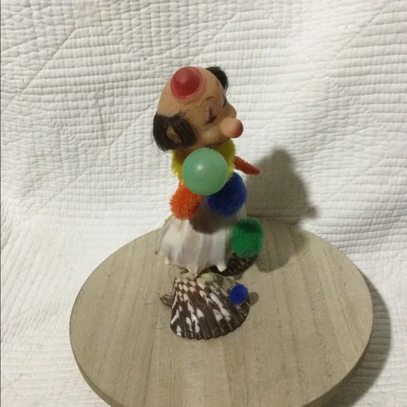 CLOWN FIGURINE made from Shells - Picture 2 of 7
